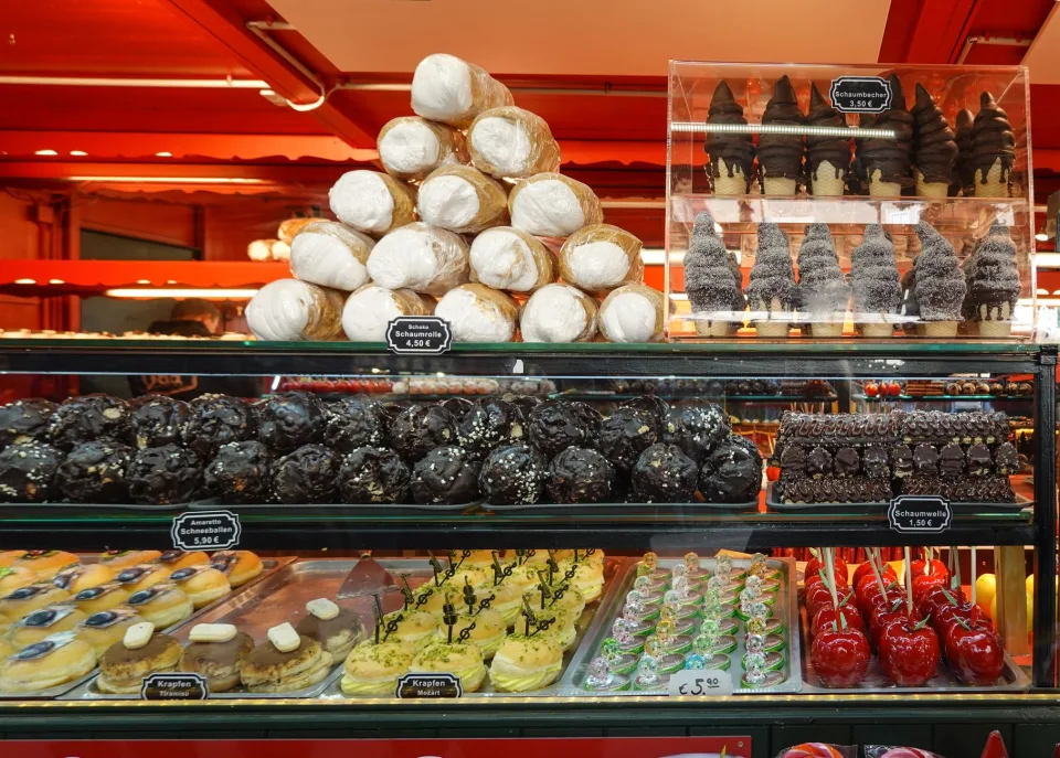 Mặt tiền tiệm bánh